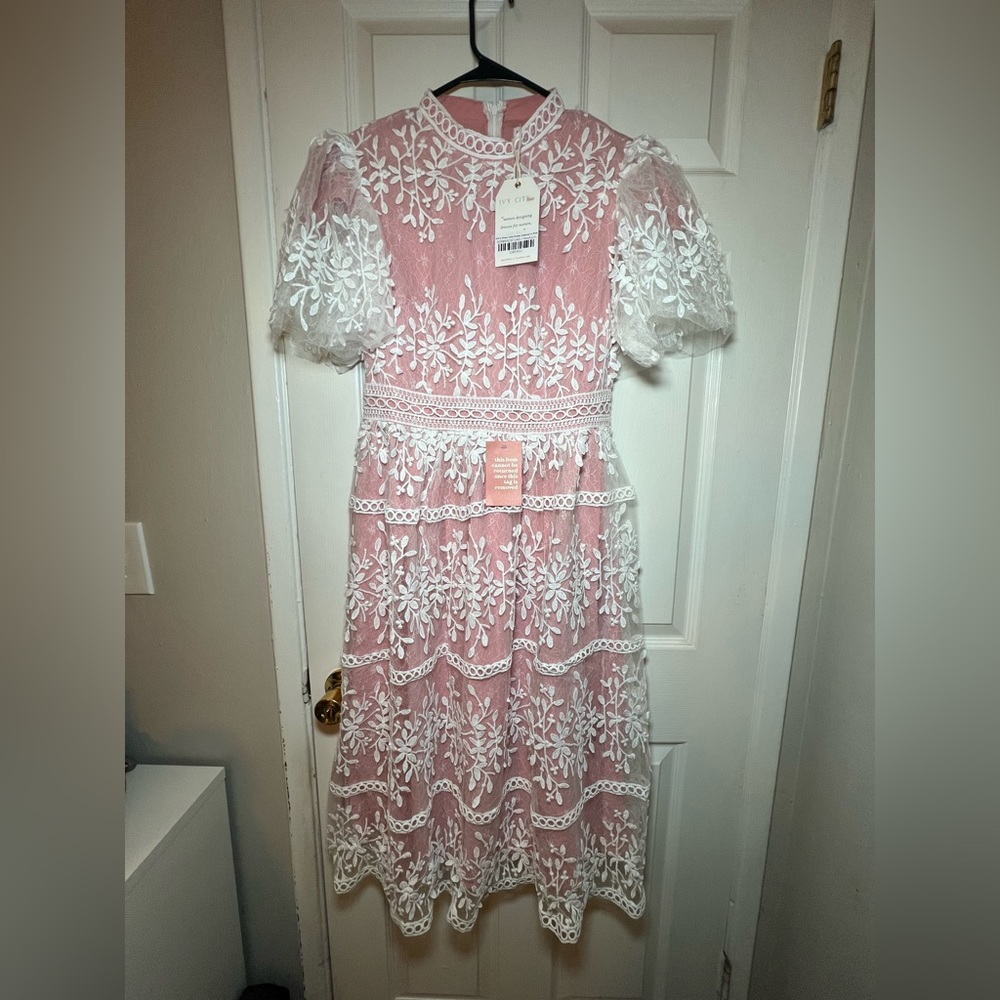 NWT Sicily Dress with Flutter Sleeves in Pink  (Medium) 💕
